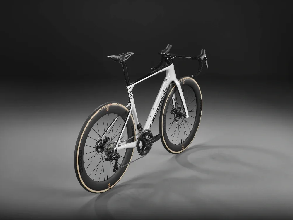 Silniční kolo Cannondale SuperSix EVO LAB71 v bílé barvě zadní pohled