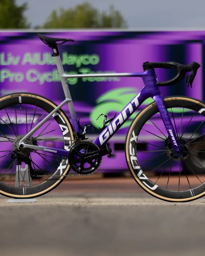 Giant Propel Advanced SL v barvách týmu Jayco AlUla